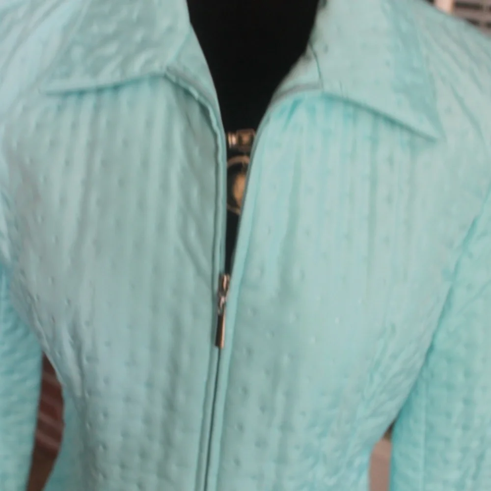 Talbot's Ladies aqua lightweight jacket indented dots long sleeve sz 4…Like New…
